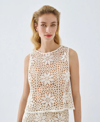 SLEEVELESS TOP
