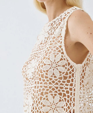 SLEEVELESS TOP