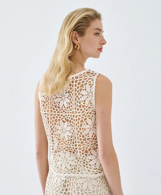 SLEEVELESS TOP