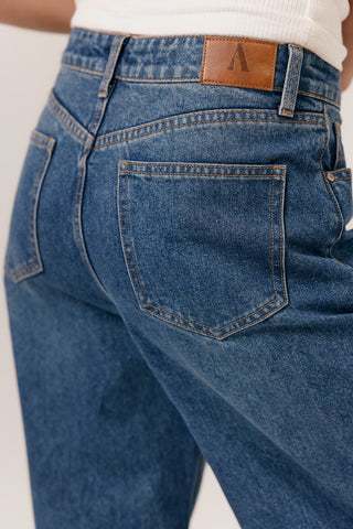 STRAIGHT LEG JEANS