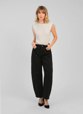 SLEEVELESS TOP