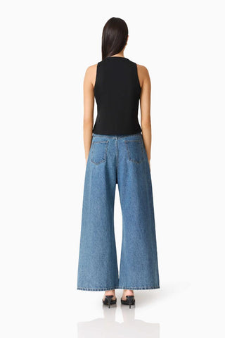 SLEEVELESS TOP
