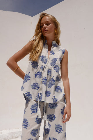 SLEEVELESS TOP