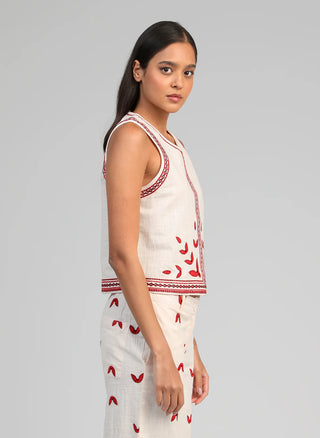 SLEEVELESS TOP