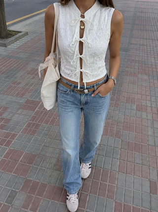 SLEEVELES TOP